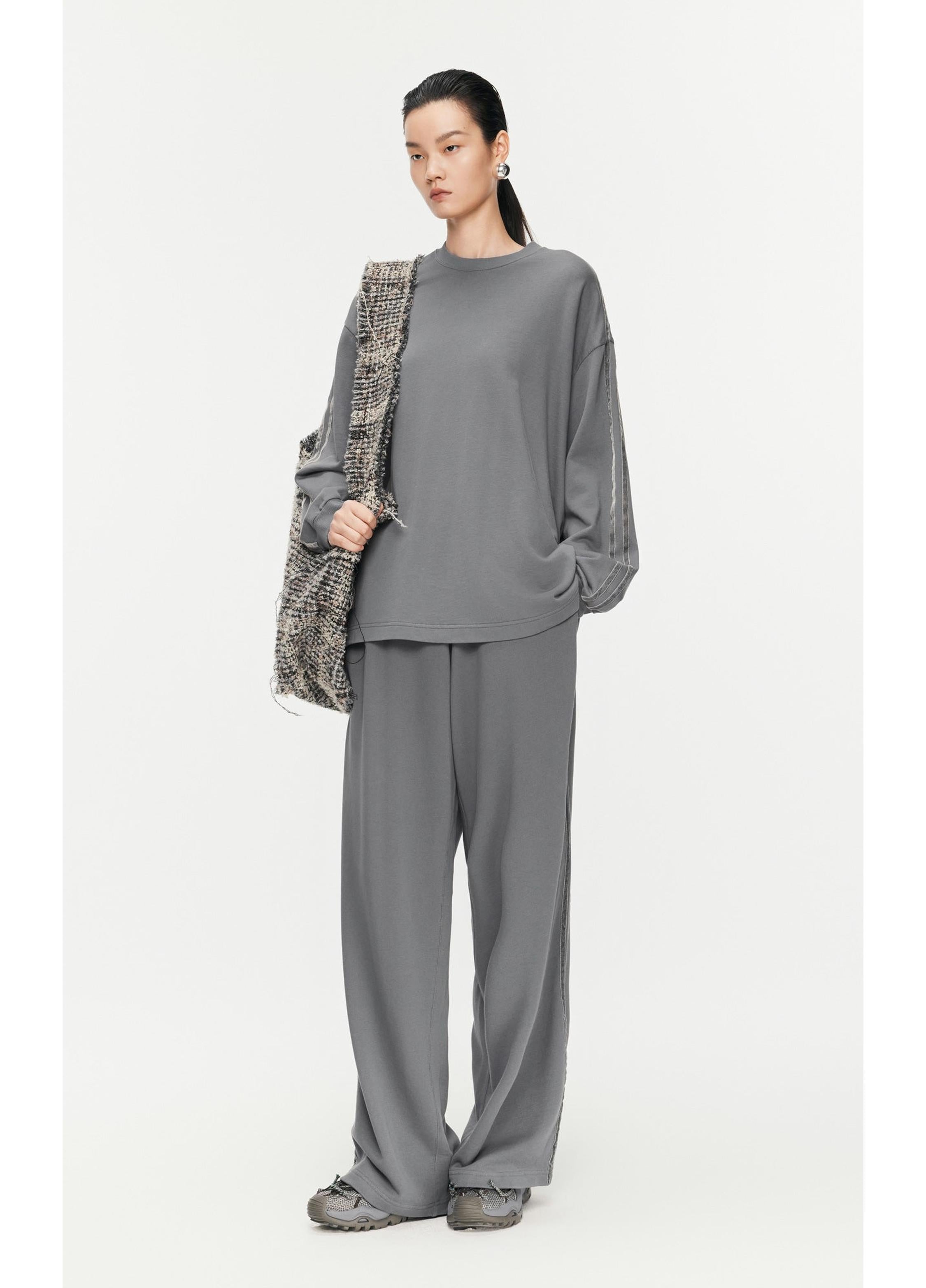 Pantaloni larghi e sopralunghi