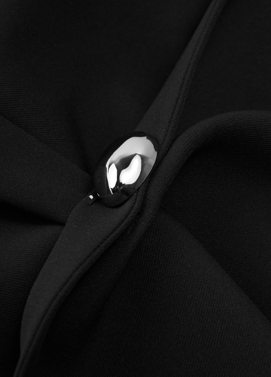 Gonna corta nera alla moda